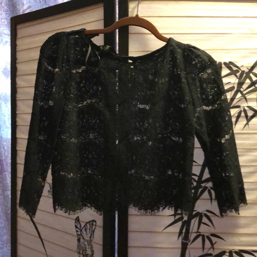 Lace black top
